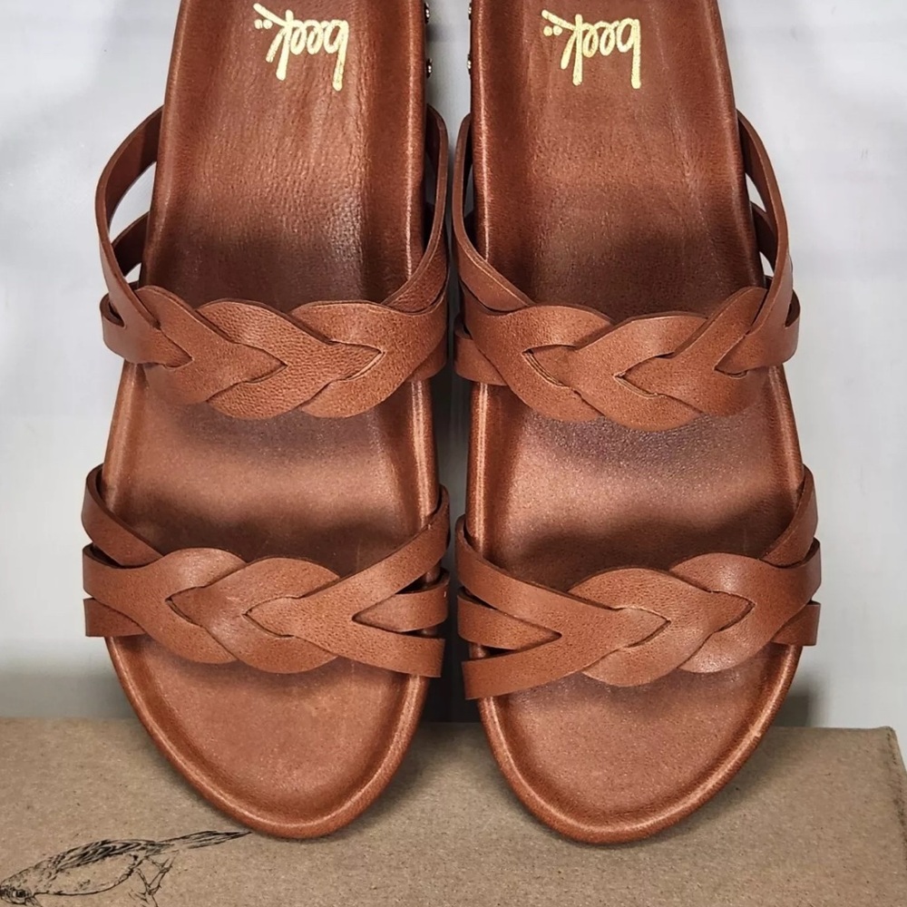 New Beek motmot leather sandals size 11 with box